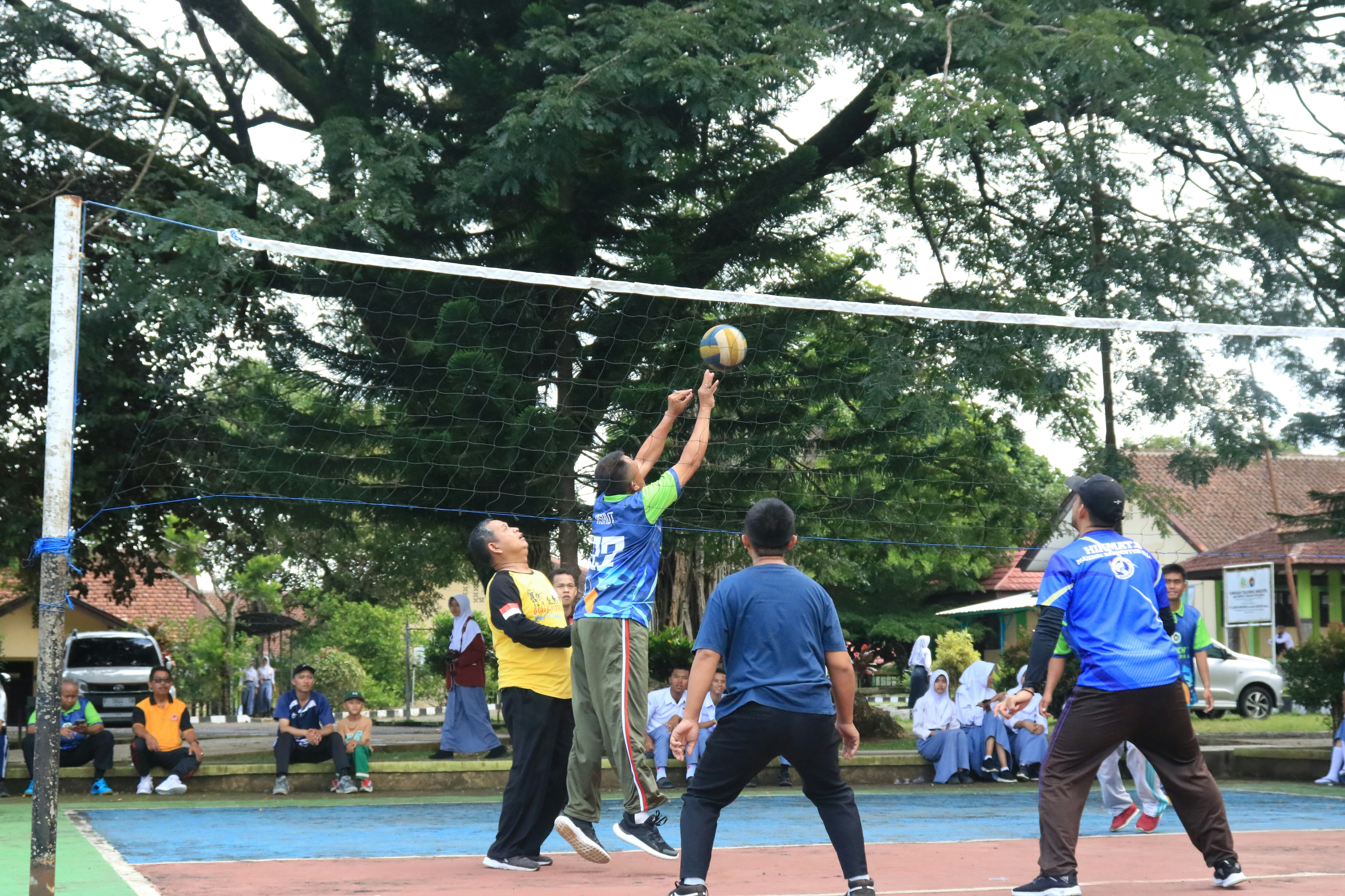 夕焼け公園の夕暮れ時の風景