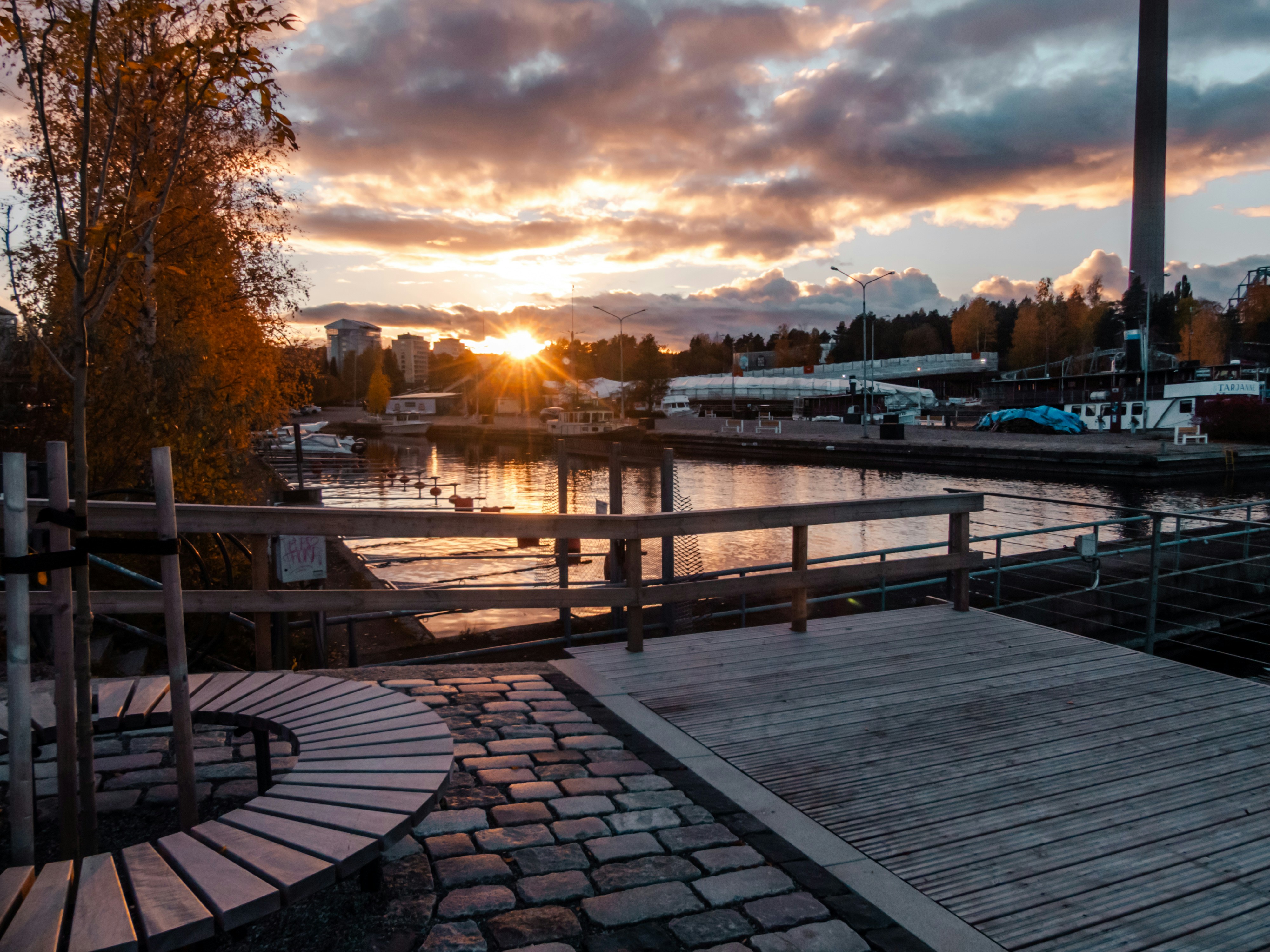 紅葉狩りデートに持っていくと便利なアイテムをまとめた写真